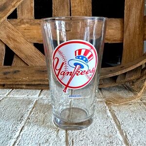 Budweiser NY Yankees pint glass (51)